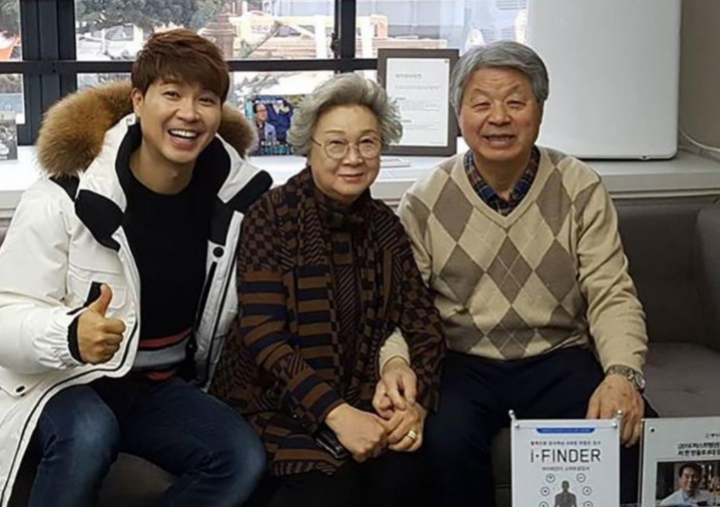 병원에서 건강검진을 받는 박수홍의 부모님