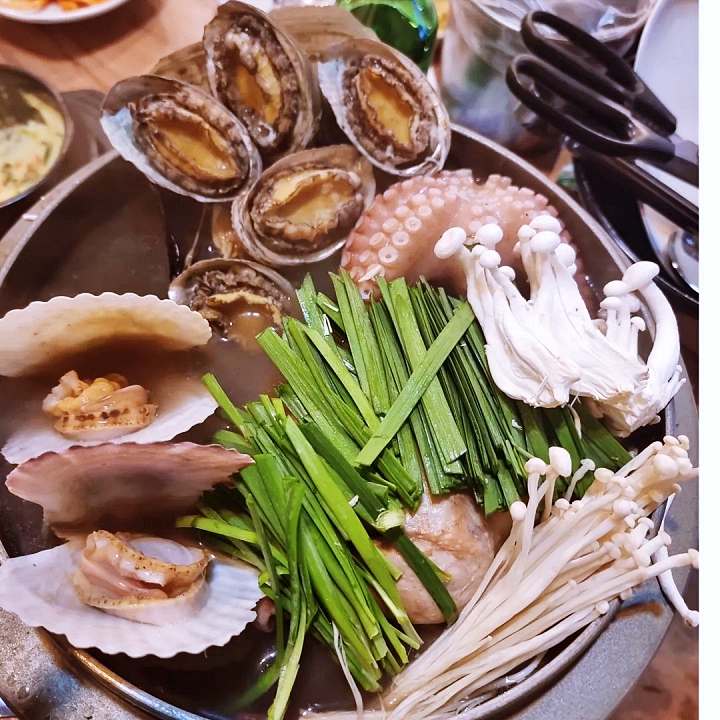 돈쭐내러왔습니다 전복 갈비찜 해신탕 소갈비찜 먹방 조권 60kg 도전 강서구 까치산역 맛집 이영자 2AM 조권 방송 소개