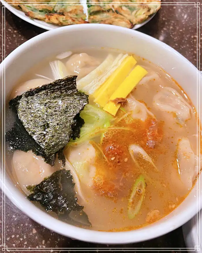 켄싱턴호텔 국회의사당역 여의도 맛집 손만두 떡국, 김치만두 만두국, 술국