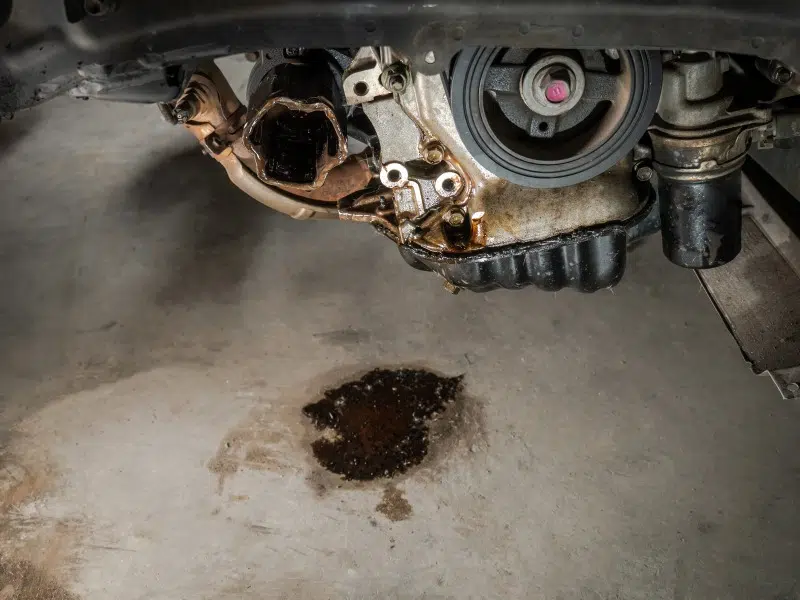 엔진오일 누유 (Engine oil leaking)