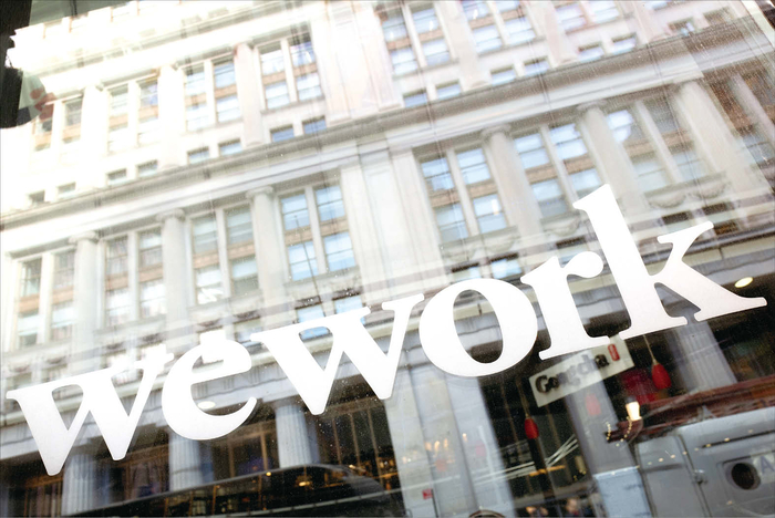 미국 위워크는 공격적인 글로벌 확장을 추진했지만 재무 구조가 급격히 악화돼 대규모 구조조정으로 이어지는 실패를 겪었다.
