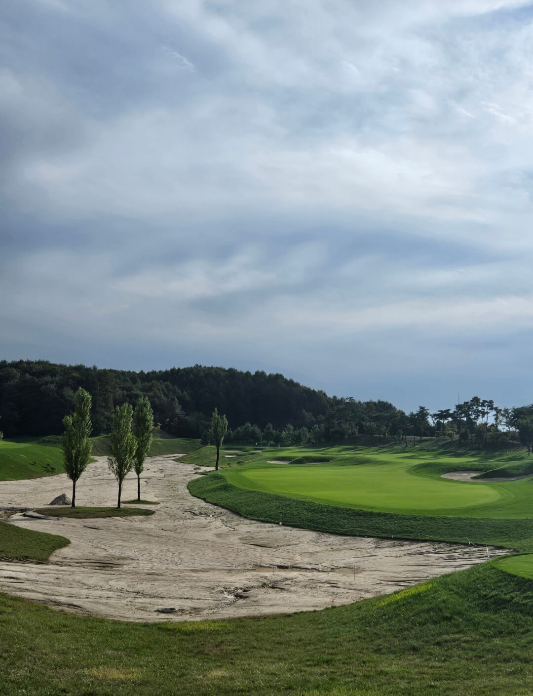 벙커는 아닌 모래가 펼쳐진 코스