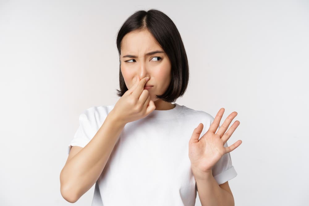왜 나만 아침에 입냄새가 심한걸까? / 출처 : Freepik