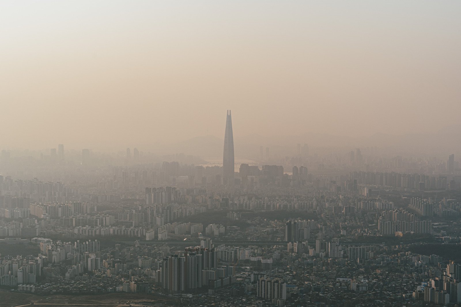 미세먼지가 피부에 미치는 영향 및 피부 보호 방법
