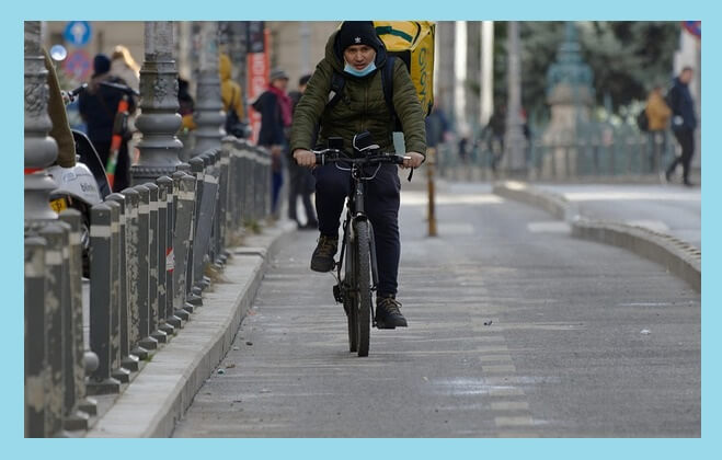 자전거-배달하는-사람