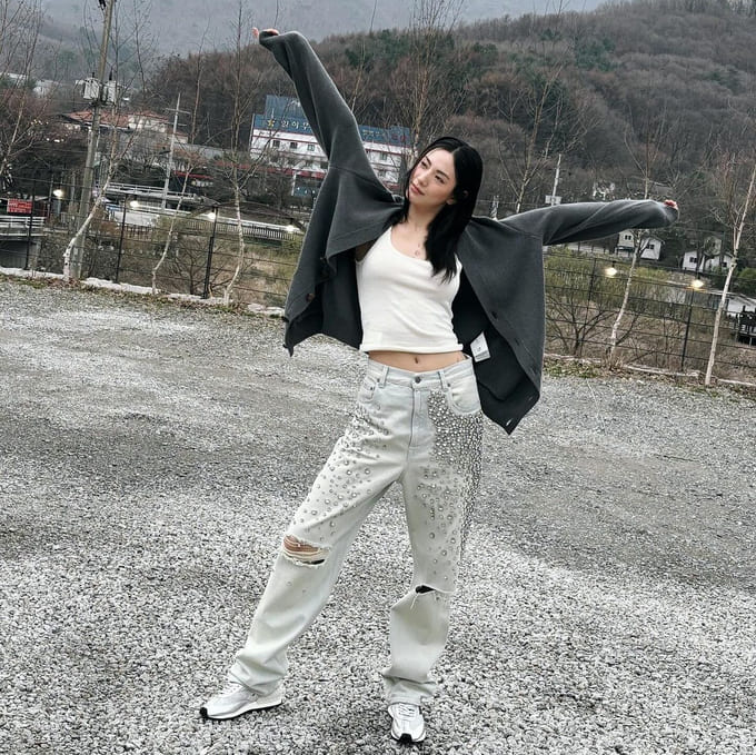 배우 나나 사복