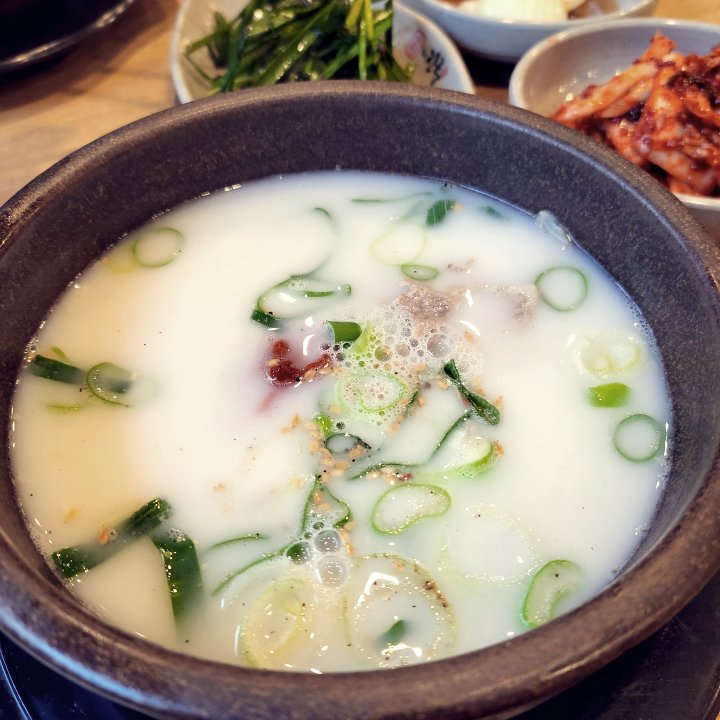 신촌 더 진국 국밥