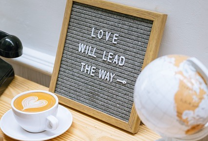 습관은 정체성을 형성하는 가장 큰 증거이다.