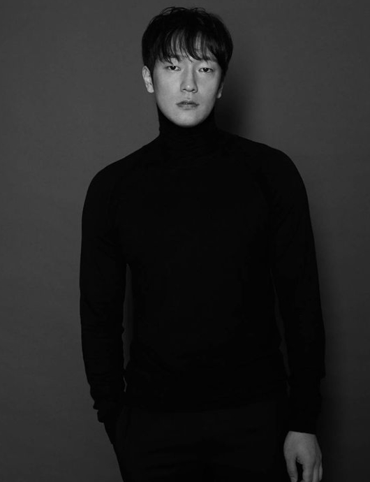 손석구 흑백