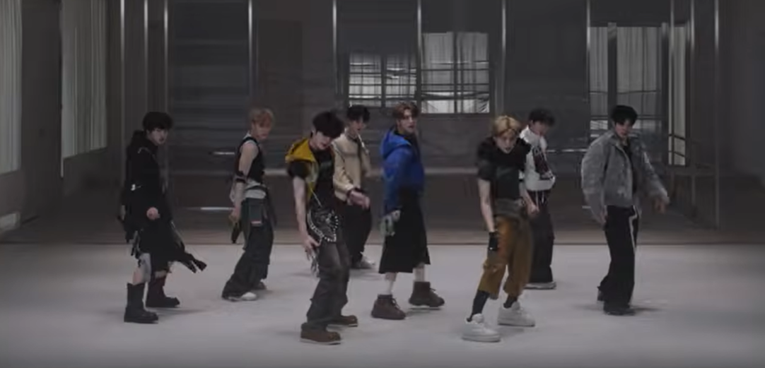 알파드라이브원의 멤버들 이미지