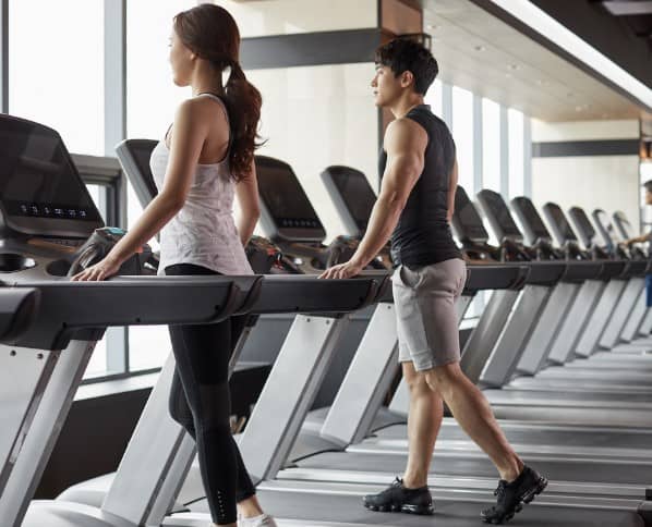 헬스 PT 받는 모습