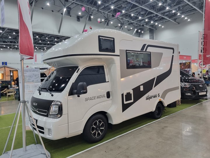 슈퍼밴5-캠핑카-측면-사진
