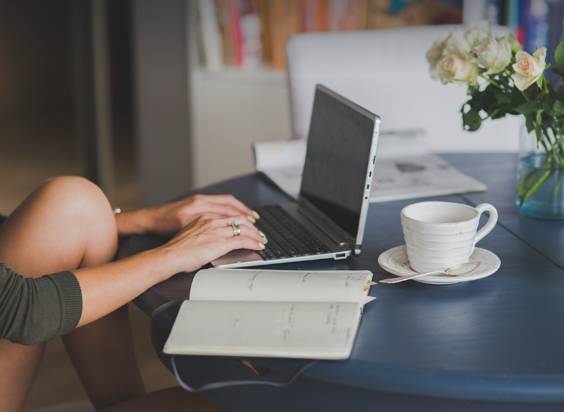 블로그 애드센스CPC-블로그하는 사람 이미지