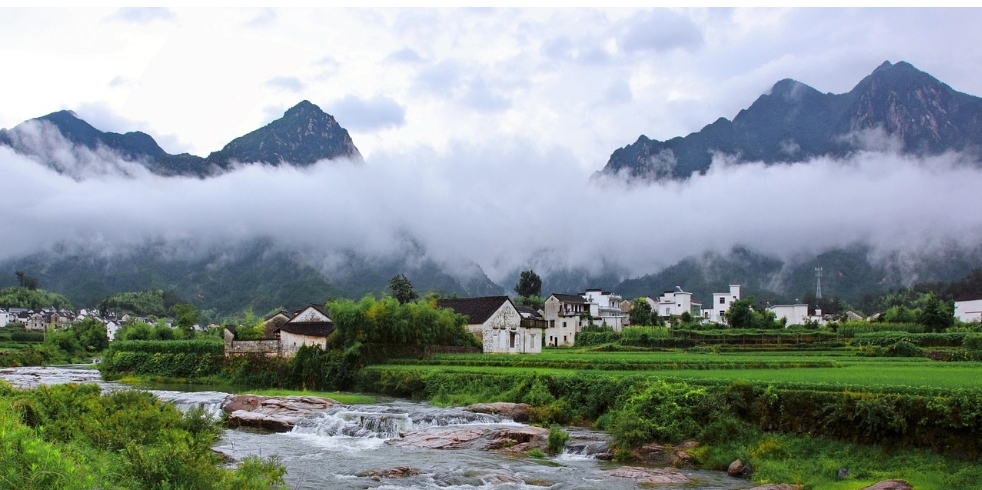 clouds-around-the-mountain