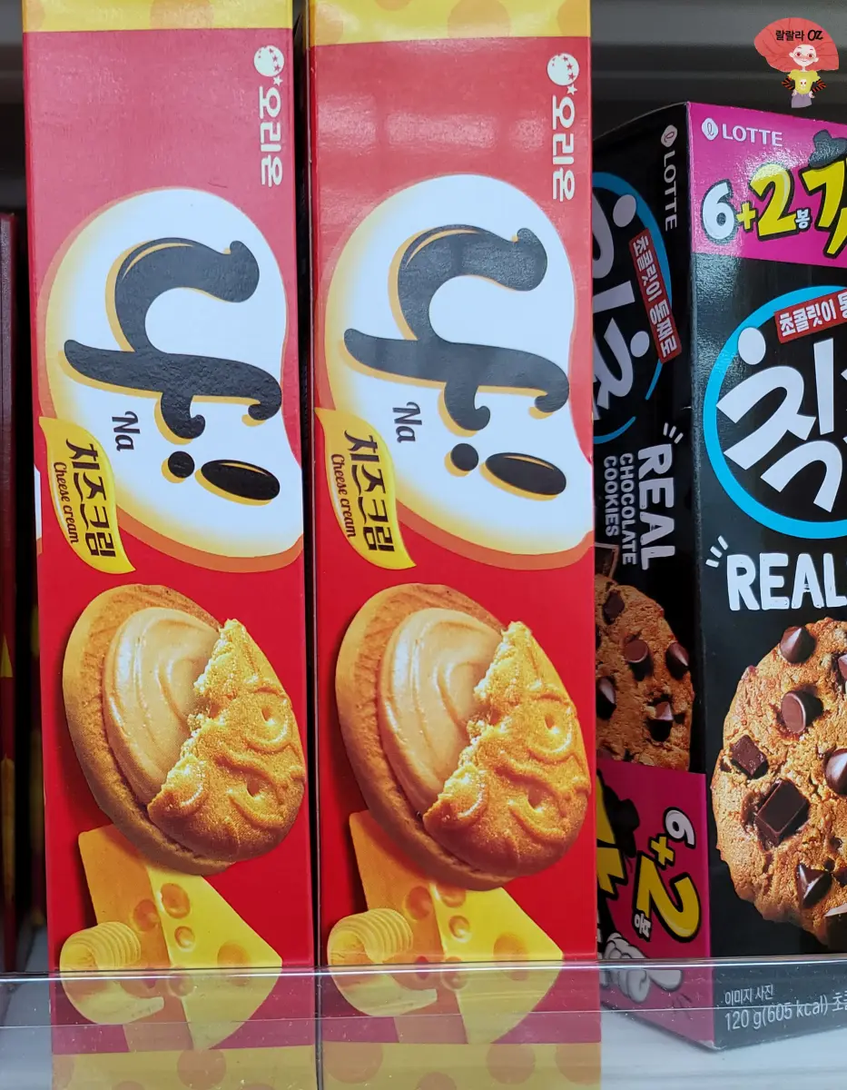 다이소-과자-나-치즈크림-쿠키와-칙촉-쿠키가-진열된-모습