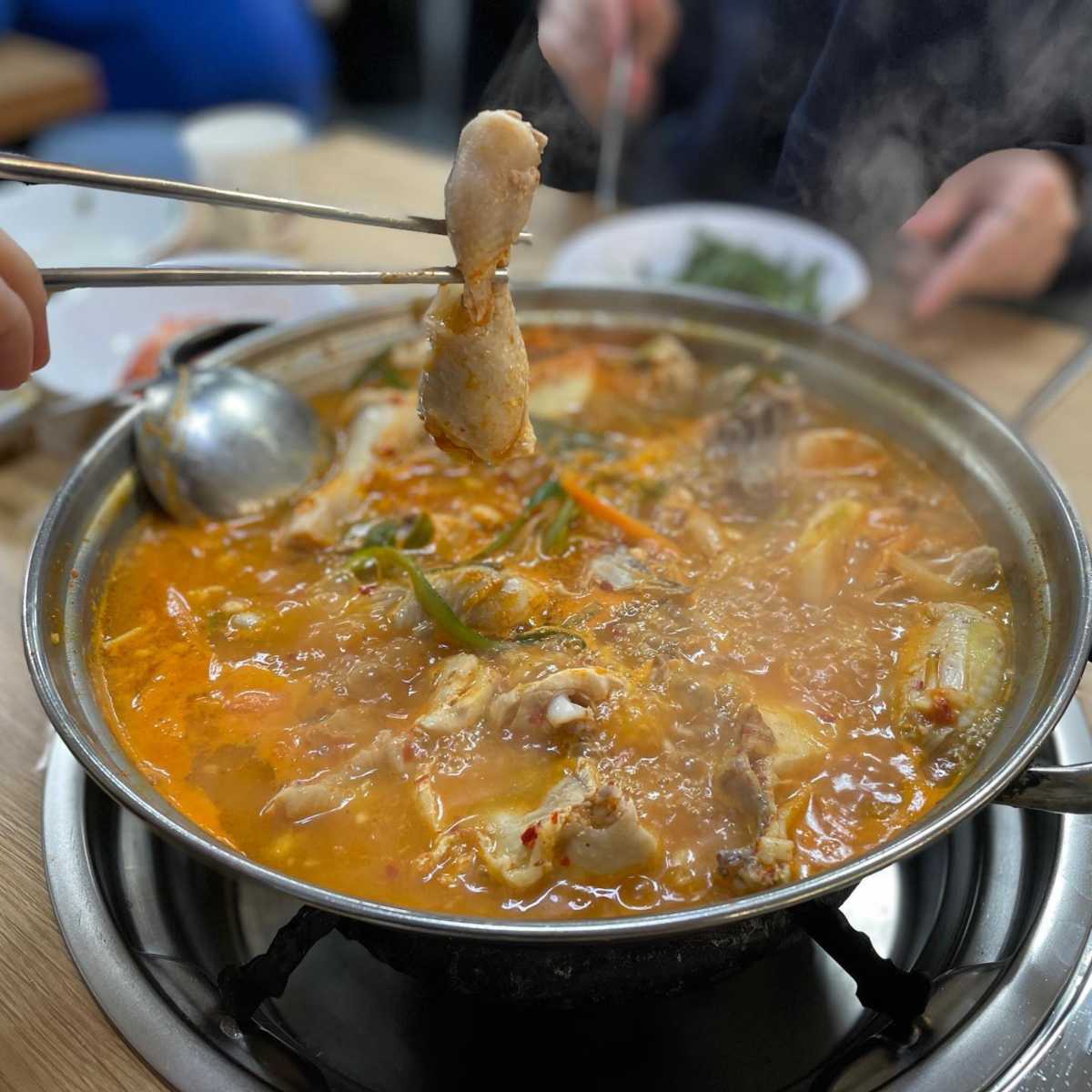 닭 보양식 맛집 TOP 5 (동대닭한마리 본점)