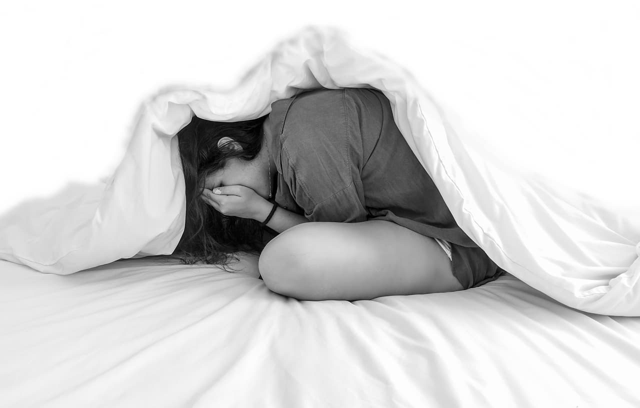 수면 마비(Sleep Paralysis)와 정신 건강: 수면 마비가 불안장애 및 PTSD에 미치는 영향과 해결책