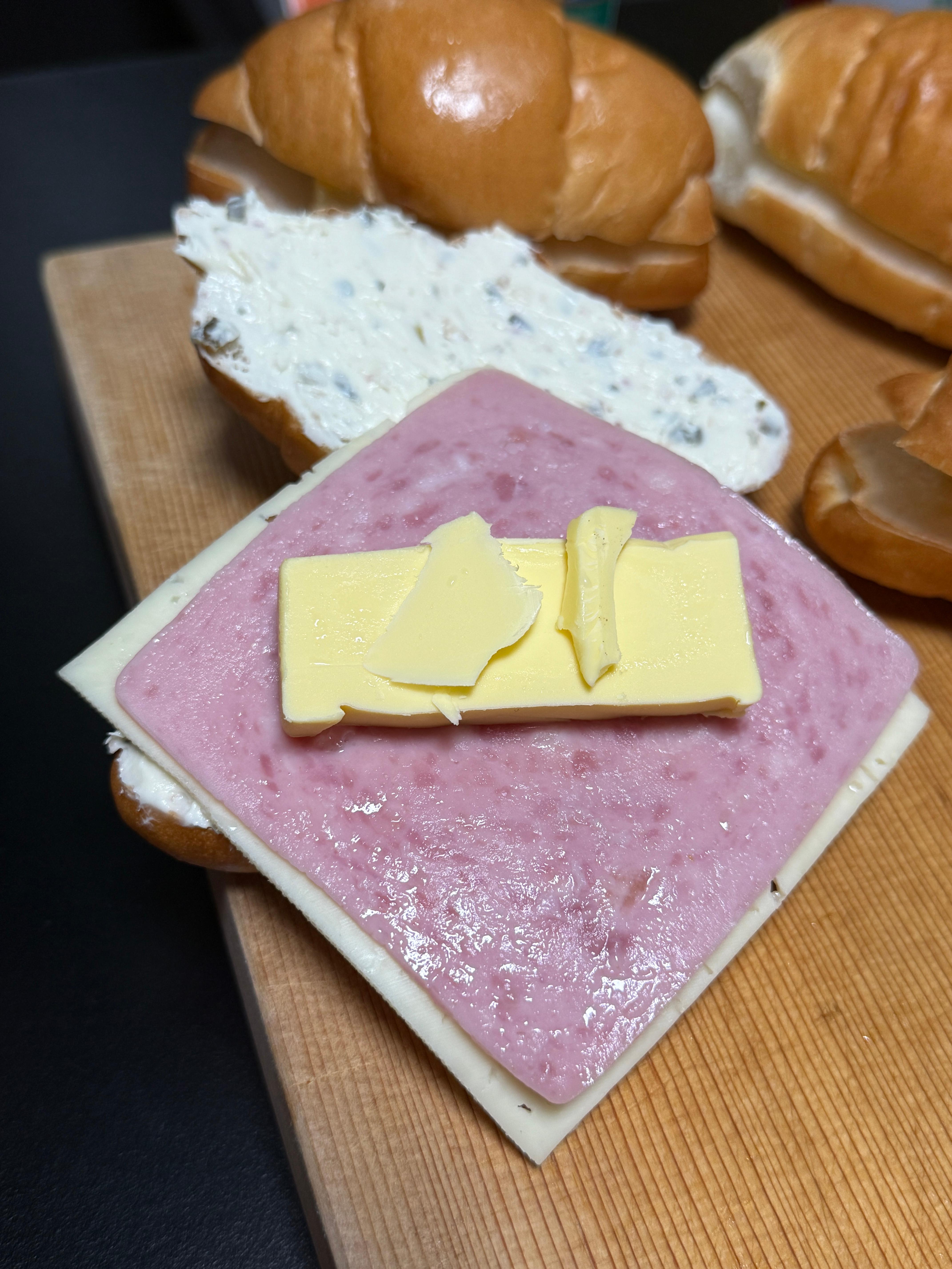 버터가 올라간 소금빵