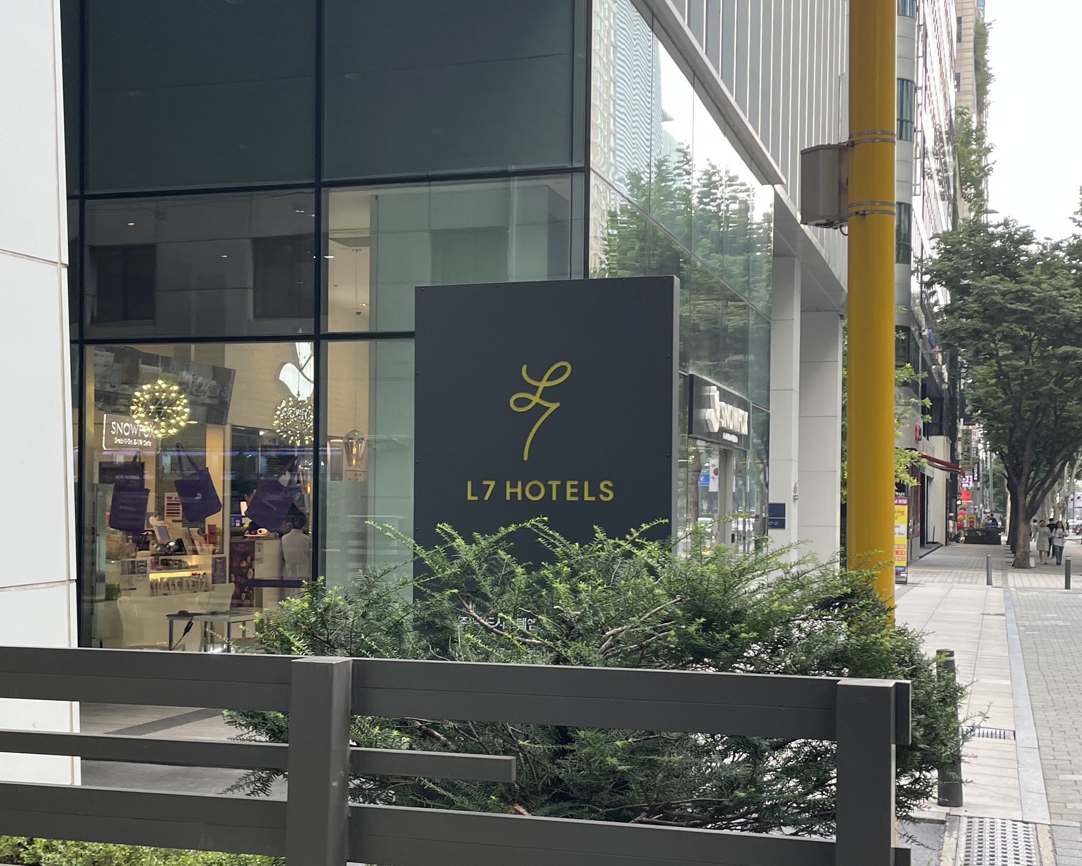 L7 호텔 앞 모습