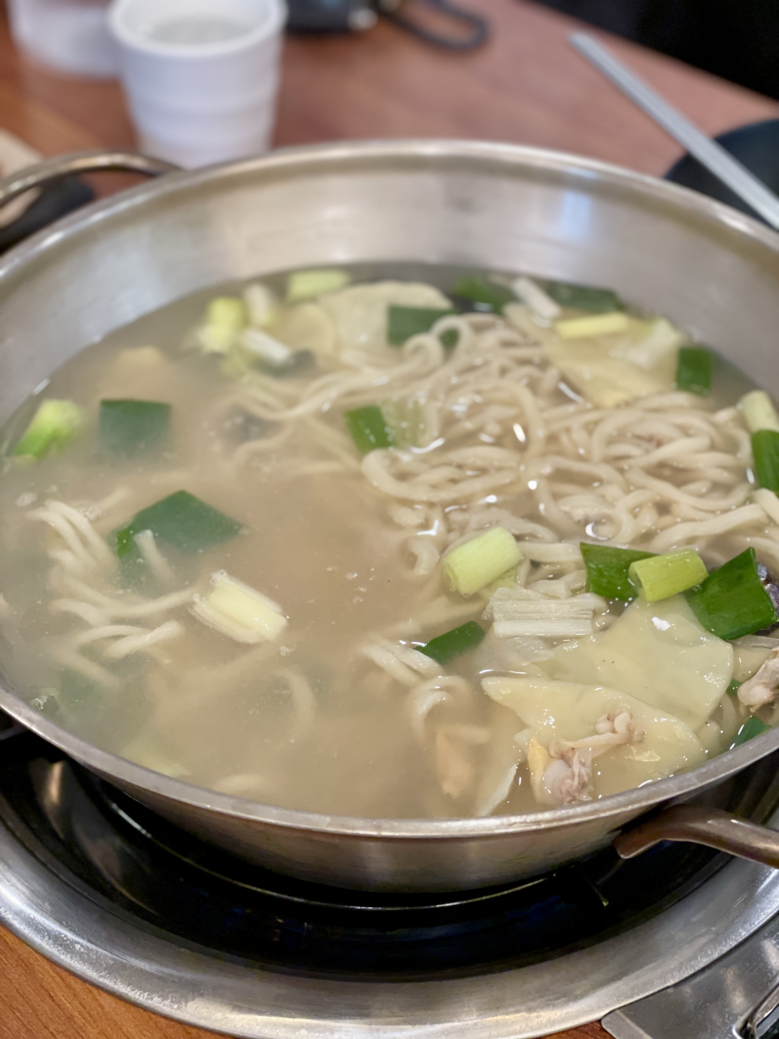 솝말칼국수 서군산점에서 바지락칼국수와 야끼만두