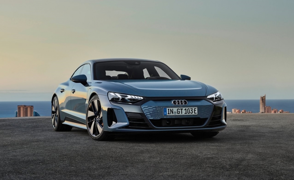 e-tron GT 전면 사진 출처 모터그래프 https://www.motorgraph.com/news/articleView.html?idxno=27150