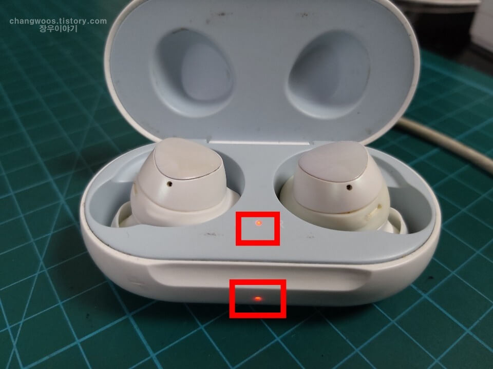 갤럭시 버즈 충전하기2