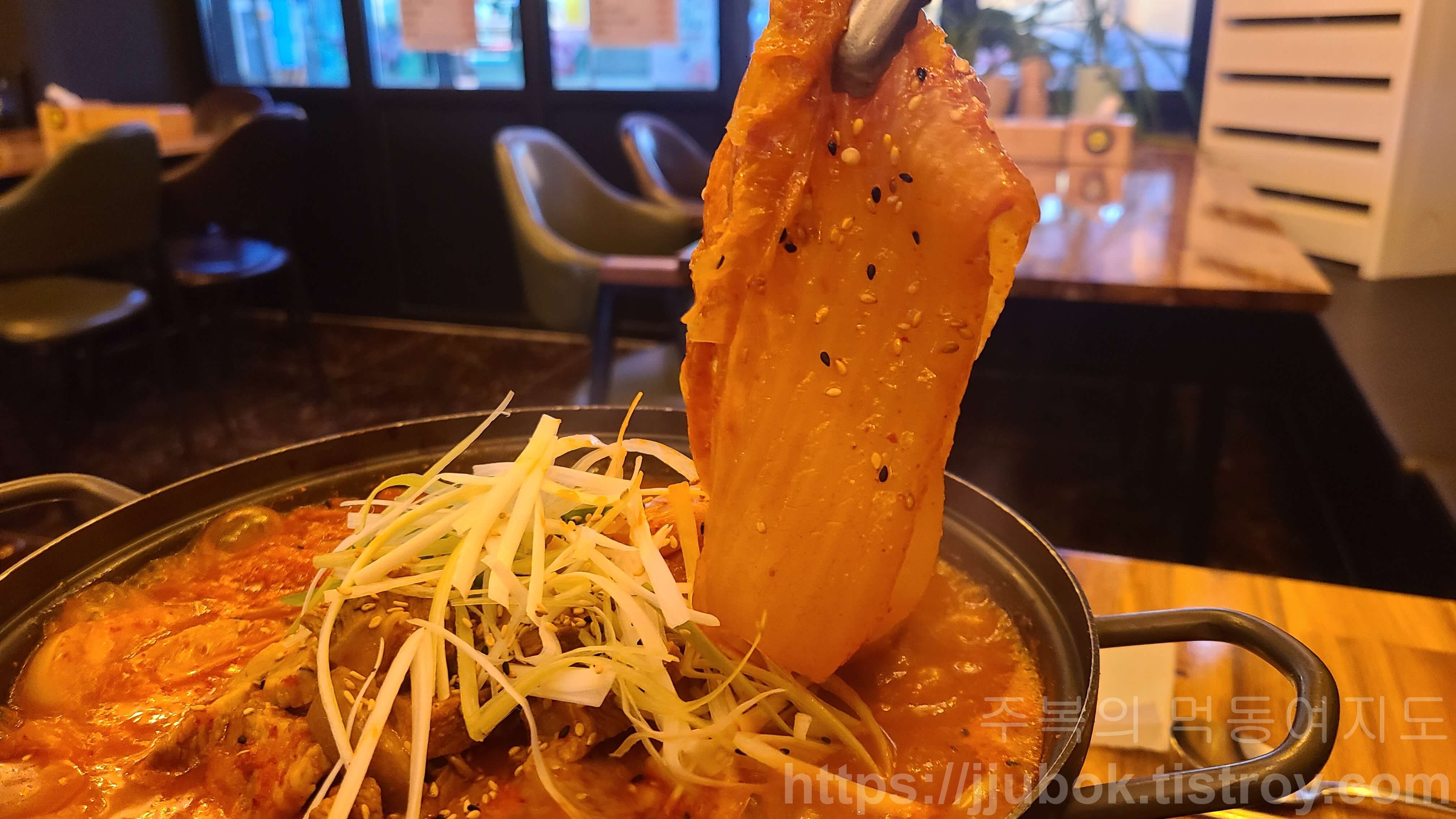 작전동-담아-돼지김치찜-비주얼