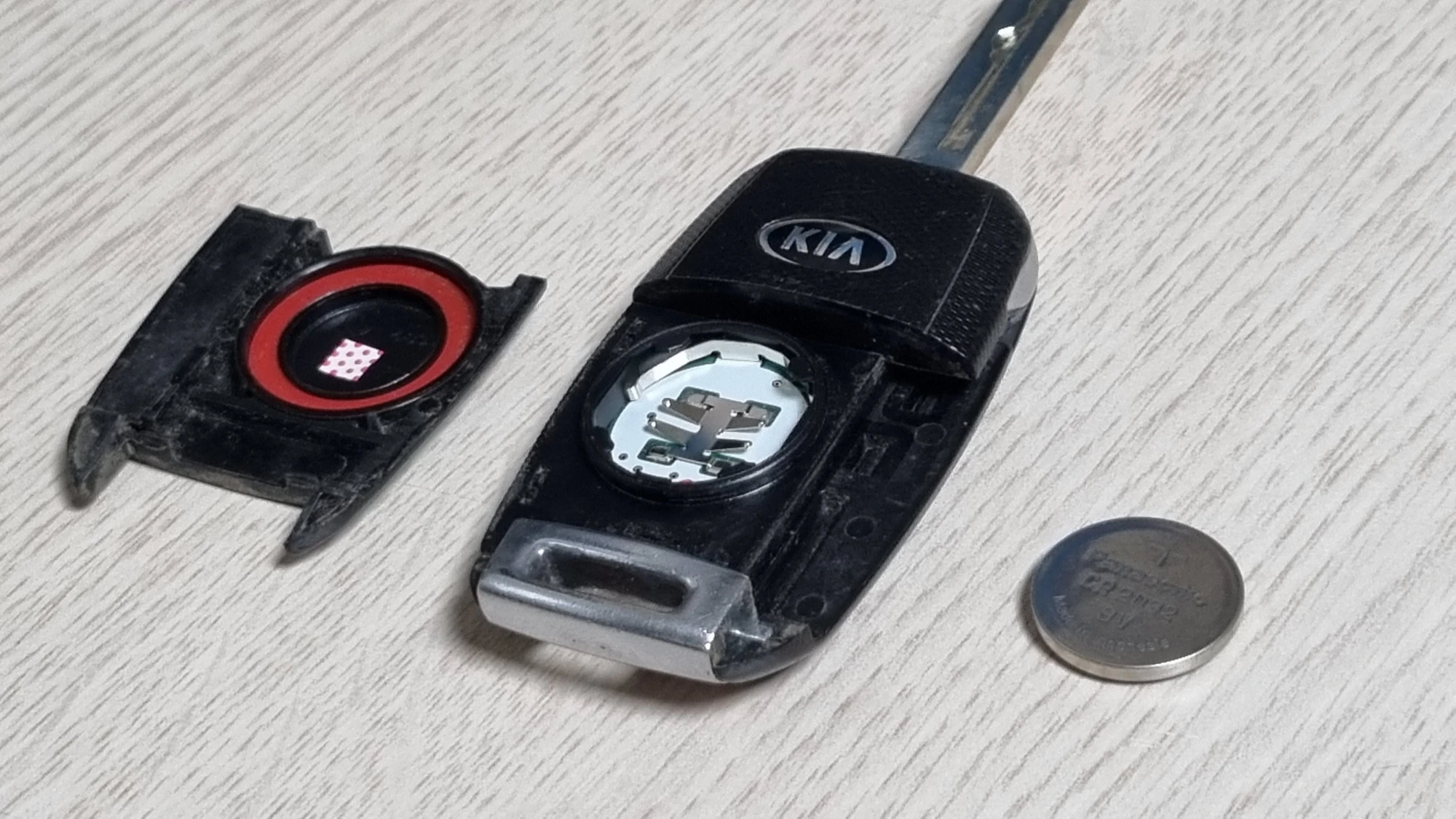 리모컨 건전지 빼놓은 모습