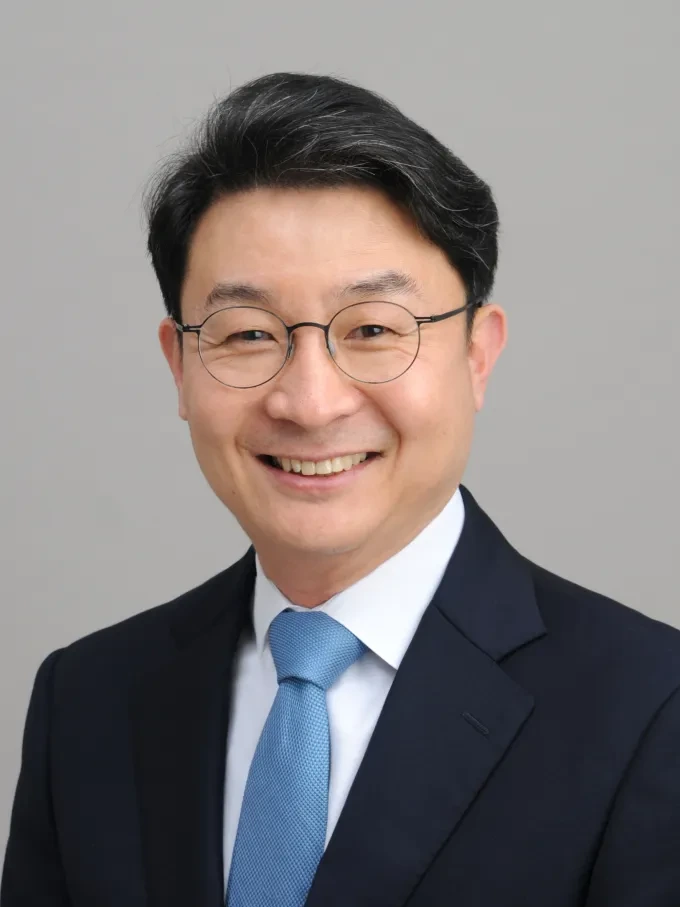 이억원 차관 프로필