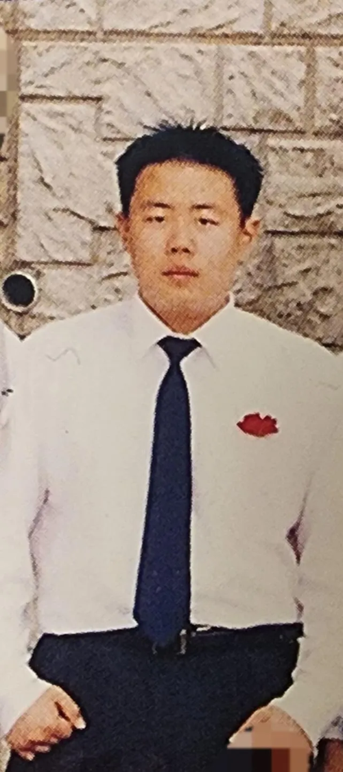 보배드림 작성자가 올린 경남 창원 남산중학교 졸업앨범 속 사진의 안세하.