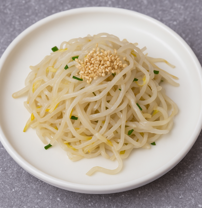 접시에 담긴 숙주나물