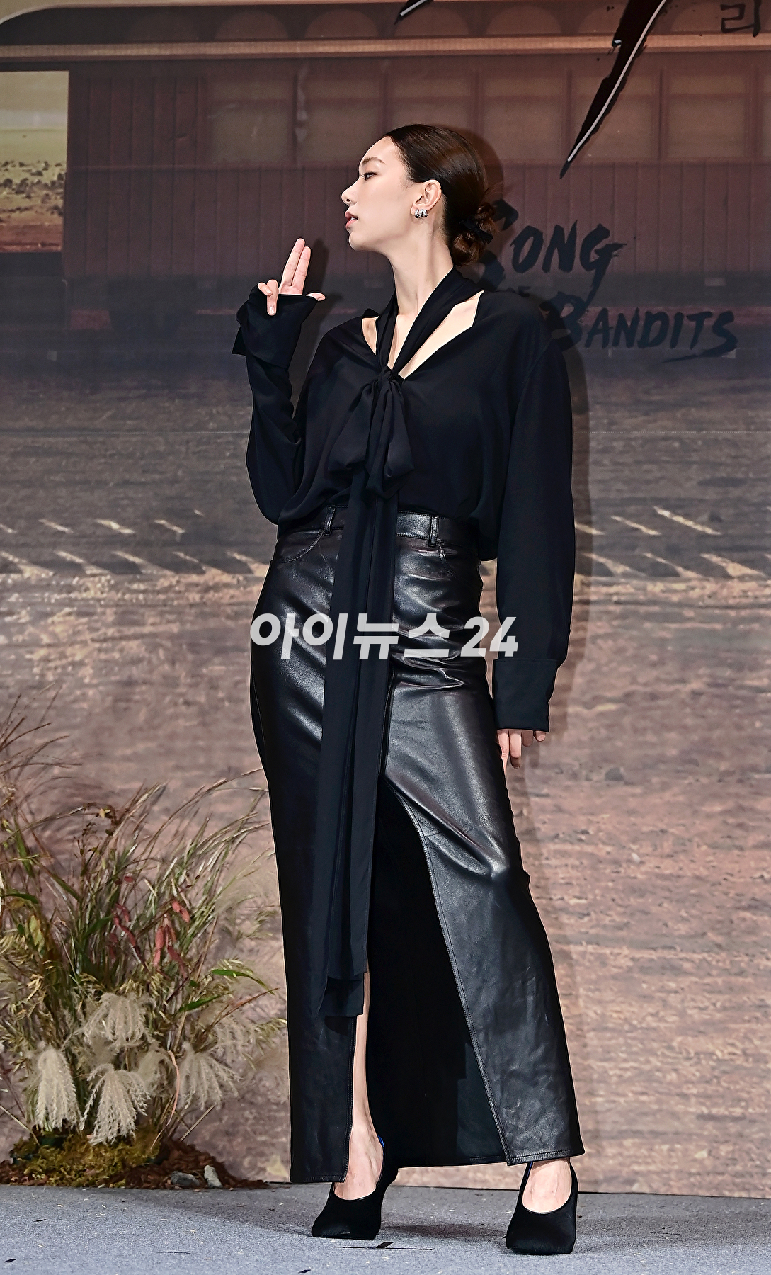 배우 이호정이 이 19일 오전 서울 중구 엠배서더 서울 풀만에서 열린 넷플릭스 '도적: 칼의 소리' 제작발표회에서 포토타임을 갖고 있다. [사진=곽영래 기자]