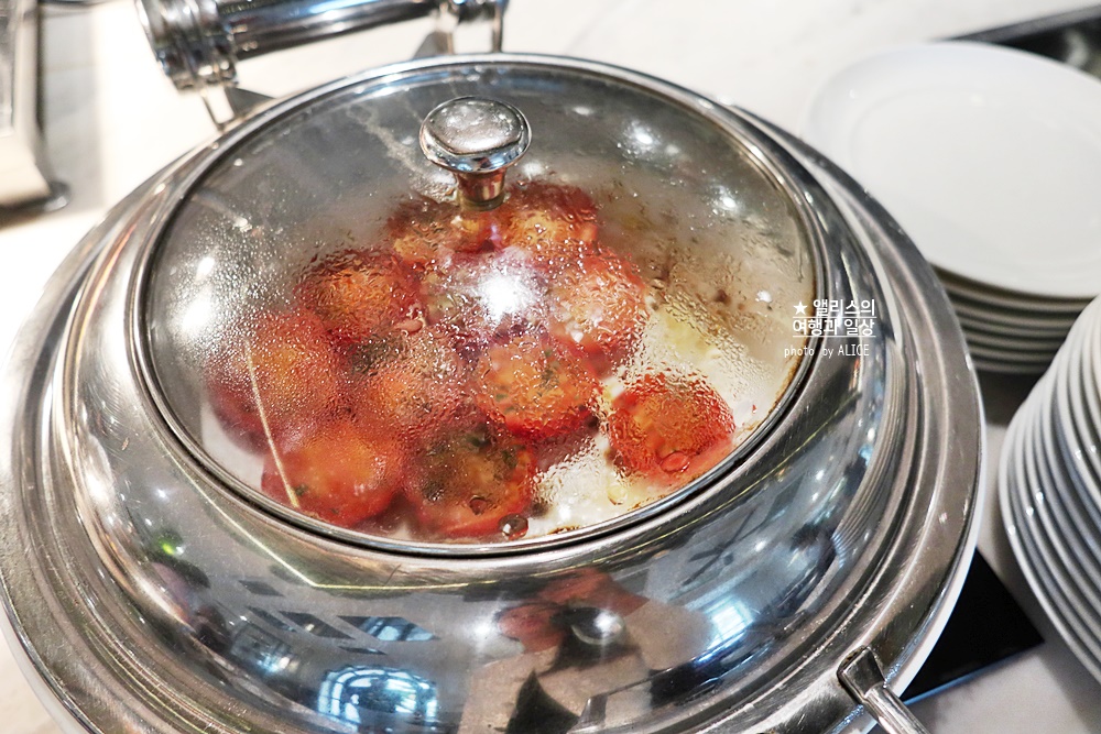 로열 호이안 엠갤러리 호텔 조식 후기 파이포 카페