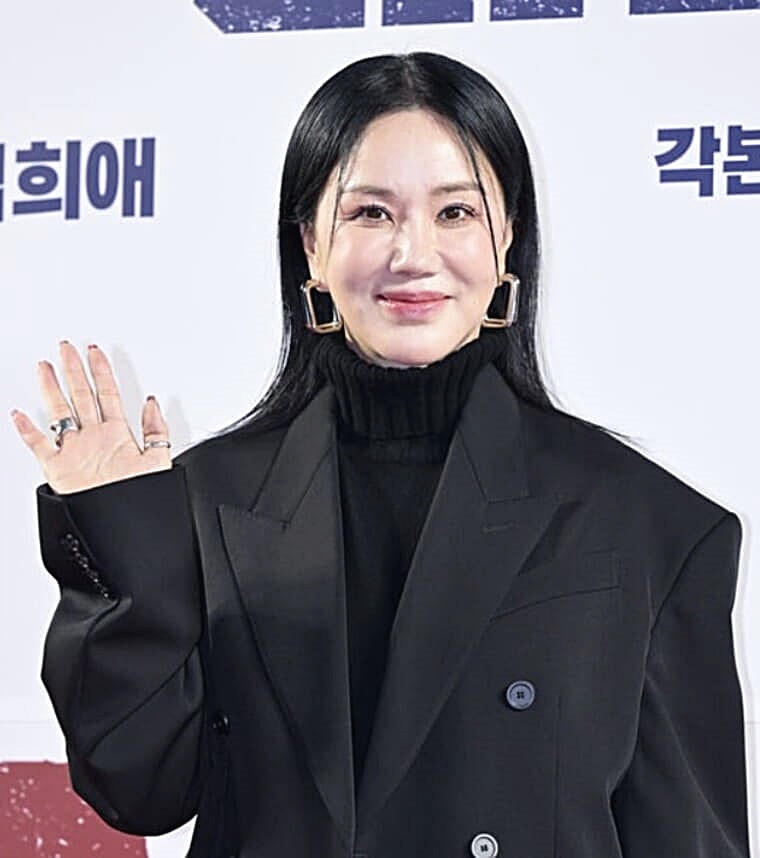 가수-겸-배우-엄정화