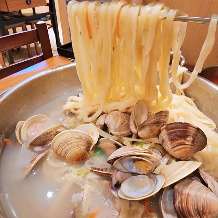 생방송투데이 하남 미사 진한 육수 백합 조개 바지락 칼국수 맛집