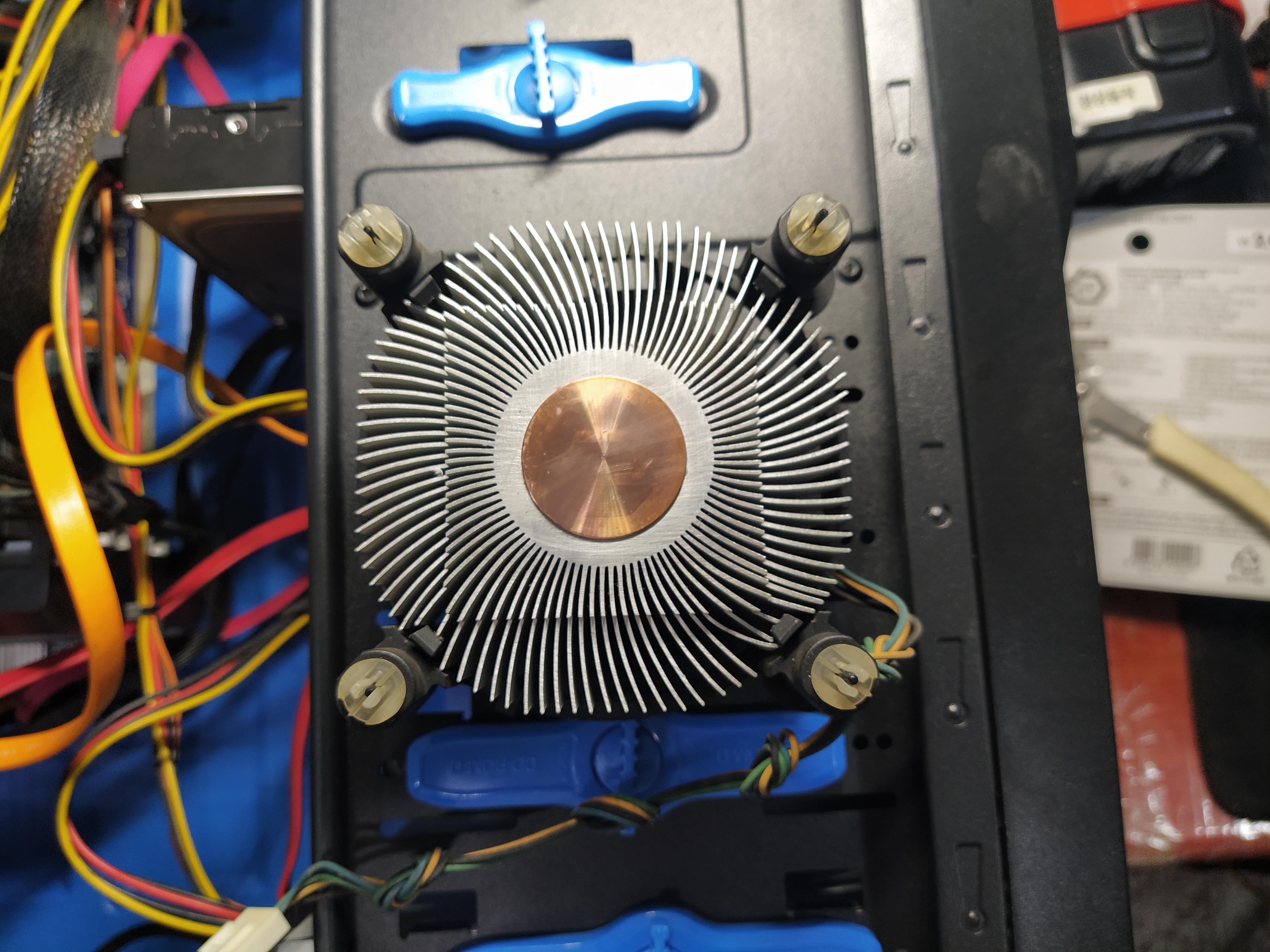 중고 인텔 정품 CPU 쿨러로 교체해서 출고했습니다. 