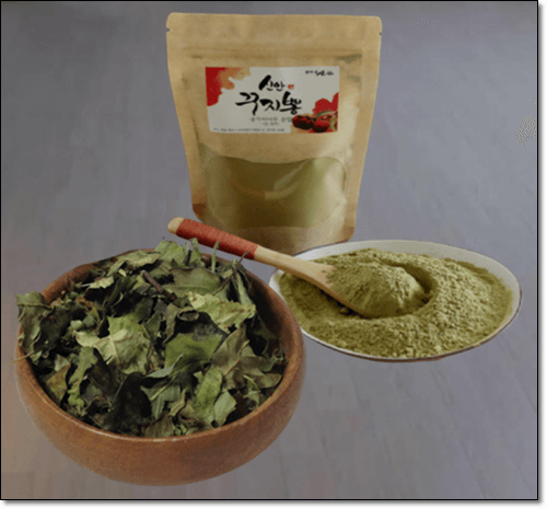말린 꾸지뽕잎과 분말