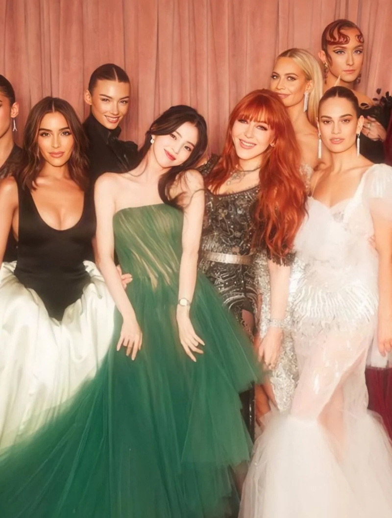 한소희 영국 샬롯틸버리 행사 사진 05