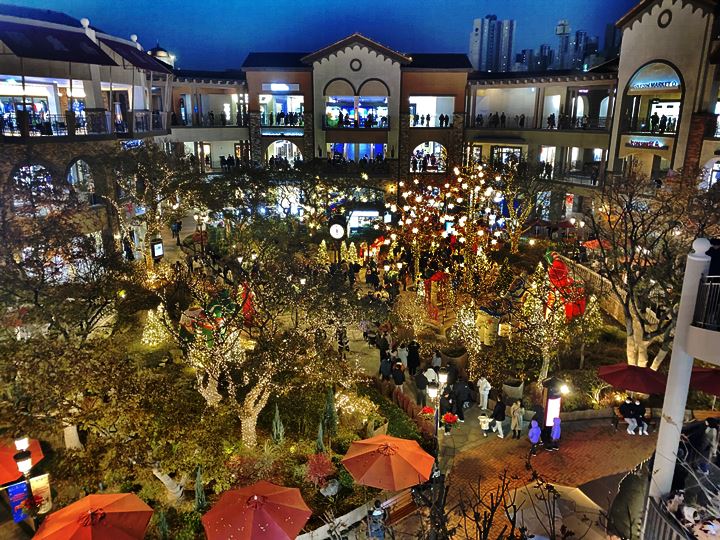 시흥-프리미엄-아울렛--3층에서-보는-크리스마스-가든-모습