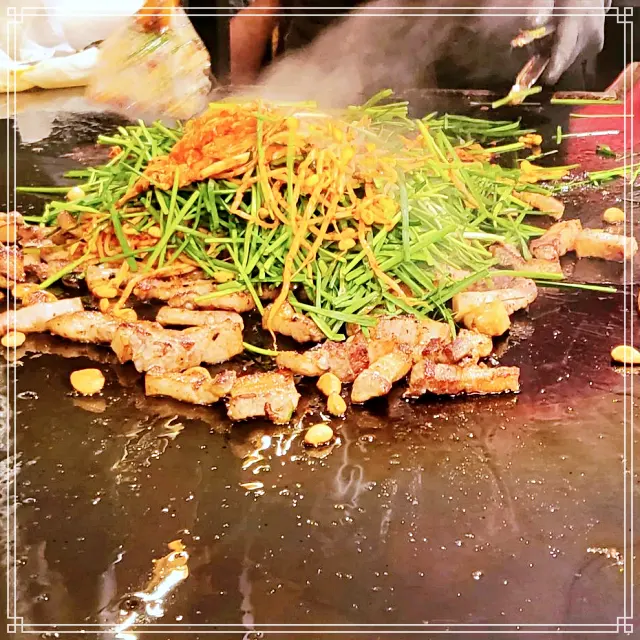 고양 일산 동구 맛집 대형 철판 흑돼지 삼겹살, 묵은지 구이