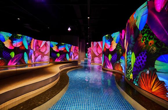 온천과 수영장이 결합된 '워터하우스' 사진