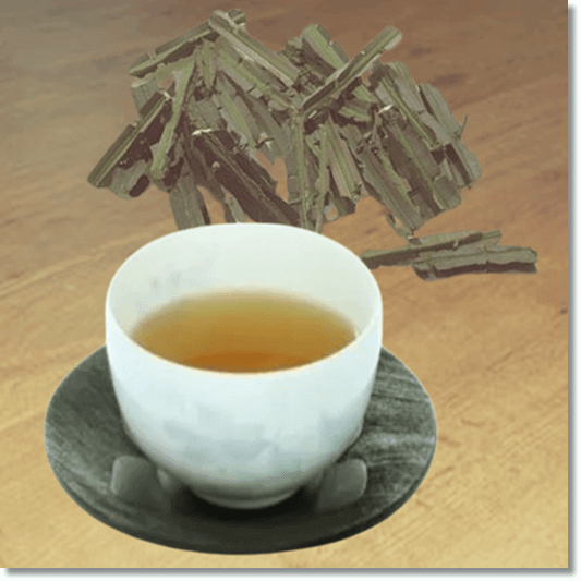 화살나무 줄기와 차