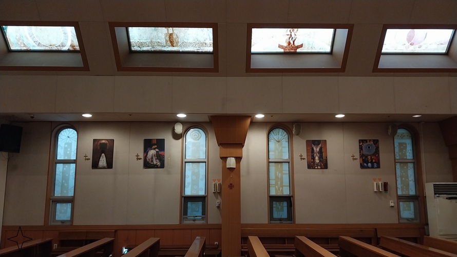 무악재성당 십자가의 길, 스테인드글라스 사진