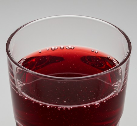 컵에 담긴 석류즙