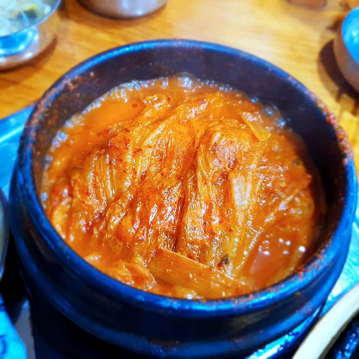 전복삼합 제주도 스타일 식당 정찬 게스트 성게 미역국 돔베고기 고등어구이 청량리 제기동 맛집