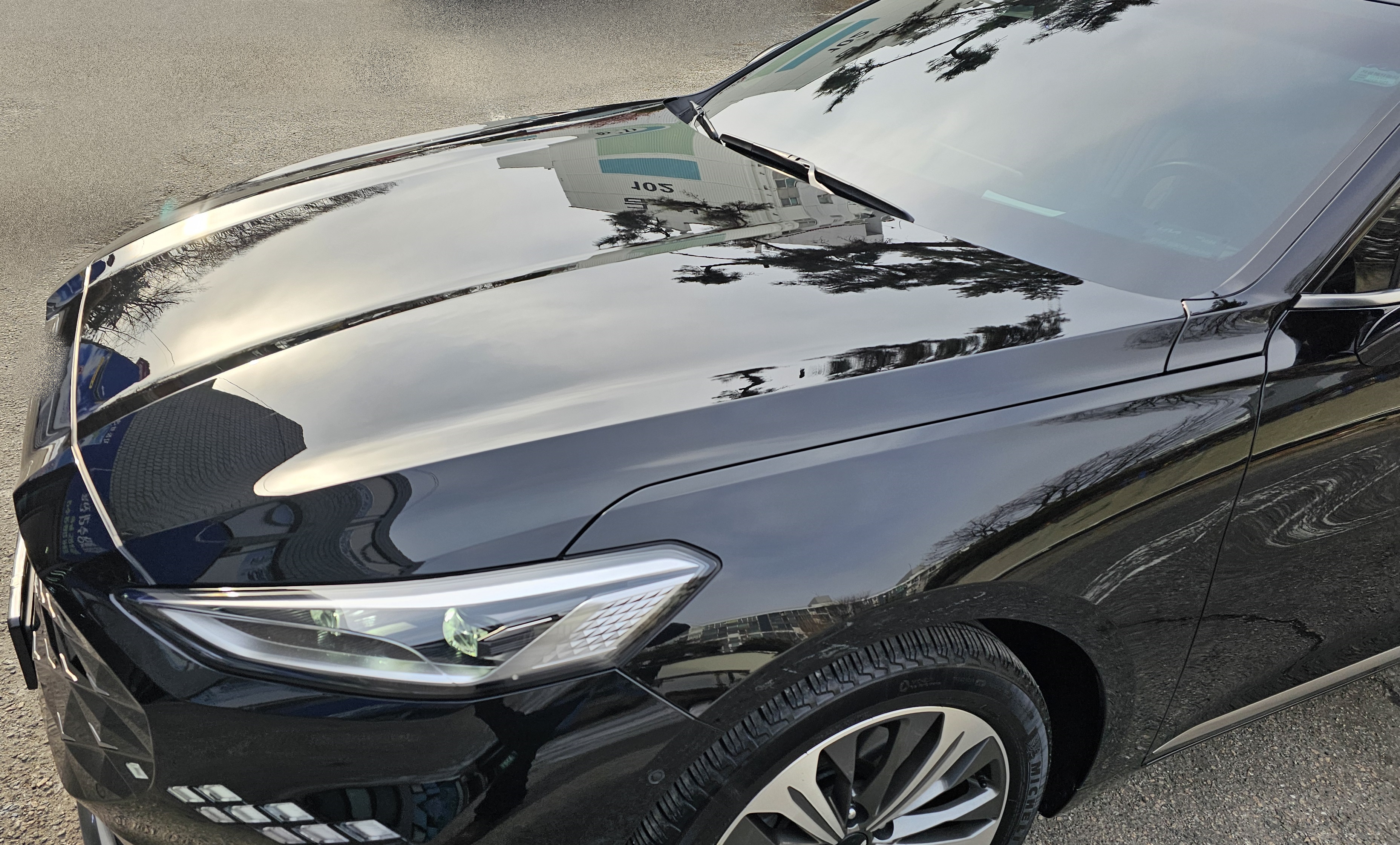 관택 전문가의 검정색 광택작업