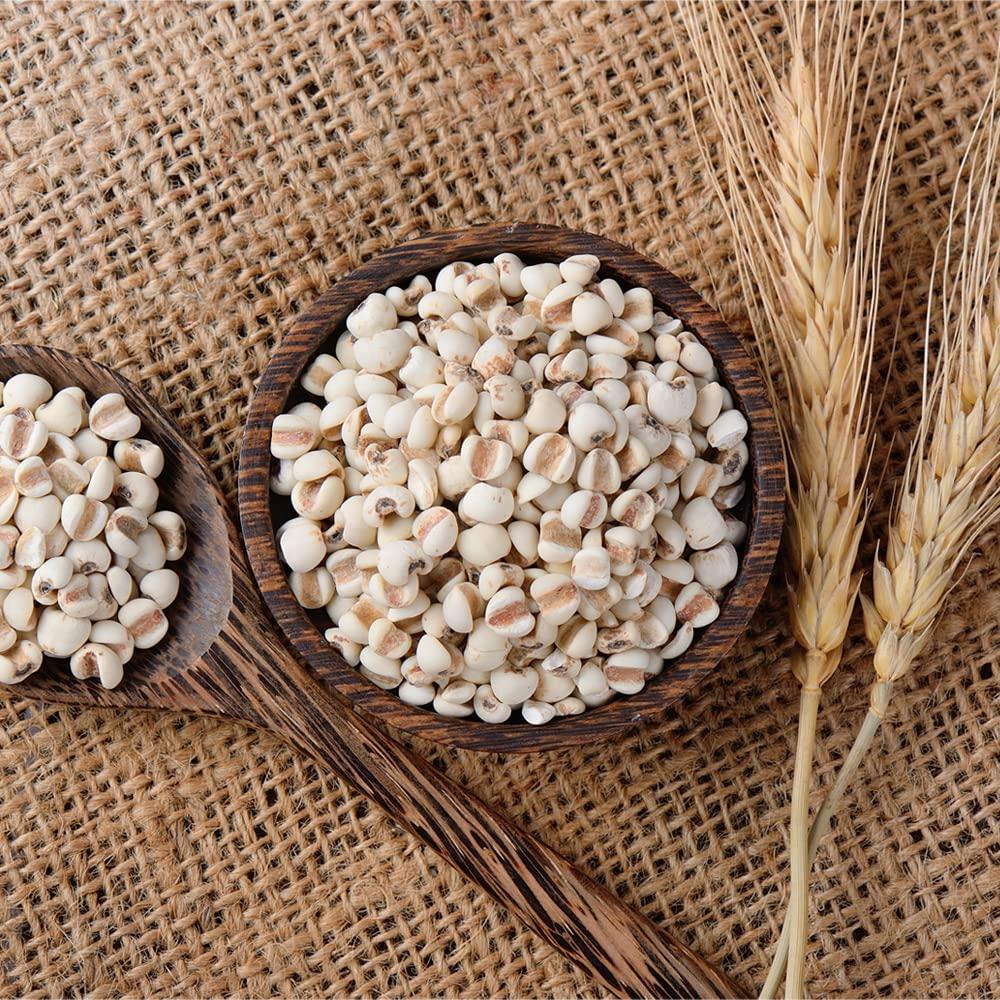 생율무가 나무그릇에 담겨있는 이미지