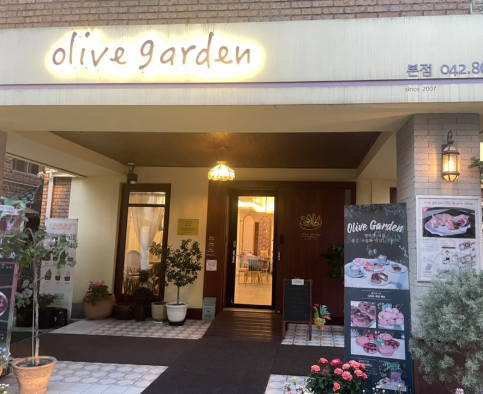 올리브가든 본점 : 에그타르트와 과일타르트로 유명한 디저트 전문 베이커리카페