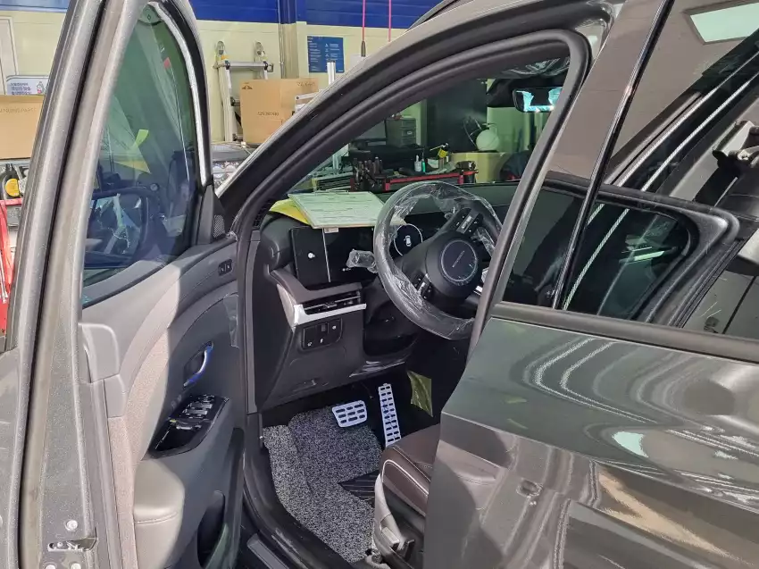 블루핸즈 워크 베이에서 점검을 받던 모습입니다.