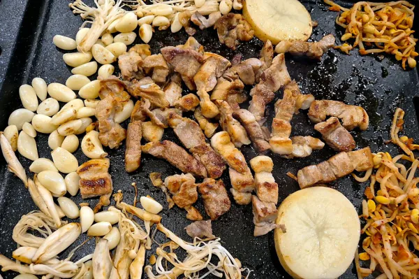 가격파괴 Why 돼지 5종 소갈비찜 무제한 셀프바 포함 1인 13900원